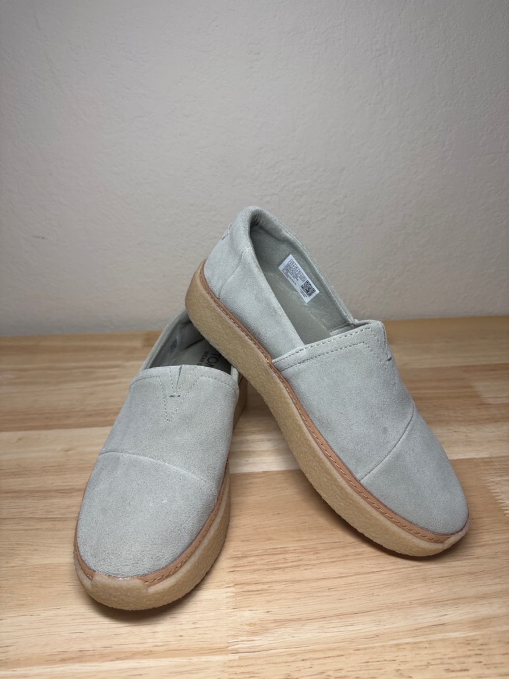 TOMS Women's Adelaide espadrilles in suede, featuring a slip-on design Sz.6.5